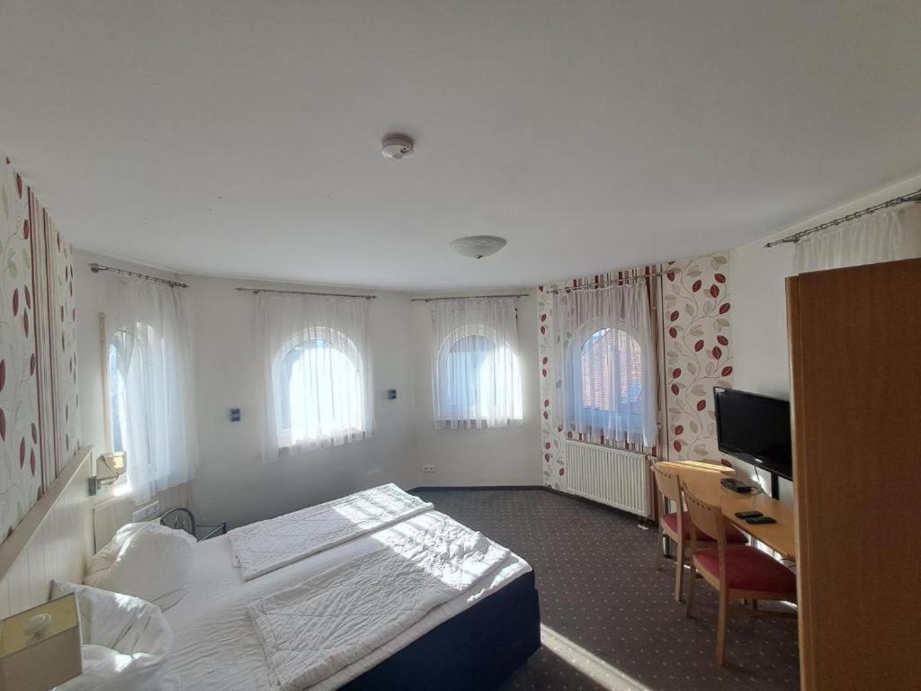 Gasthof Hirschkeller Göppingen Екстериор снимка